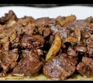 Hígados Fritos Con Cebolla