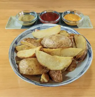 Patatas a las tres salsas