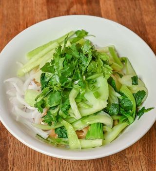Bok Choy De Sésamo Y Fideos De Arroz