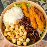 Nuestra César con Pollo Crunchy