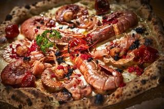 Pizza Gambas Al Pesto Y Piñones (45 Cm.)