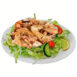 Plato Carne con ensaladas y Refresco