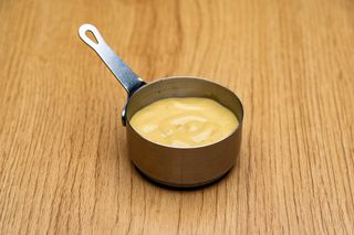 Медено - горчичен сос