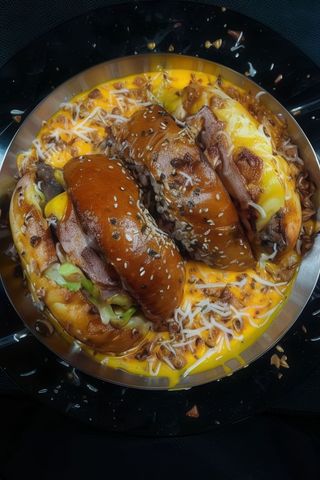MOLTEN CHEESE LAVA BURGR CASEROLE 550GR