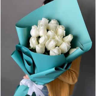 15 Голландских роз 50 см в оформлении