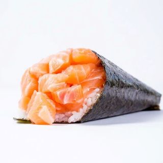 28.Temaki De Salmón (1 Pza.)