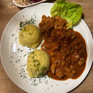 Gulasz Węgierski, Ziemniaki, Zestaw Surówek