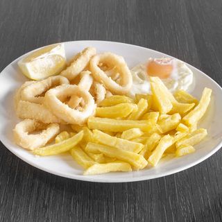 Calamares a la Romana con Huevo, Patatas Fritas o Ensalada