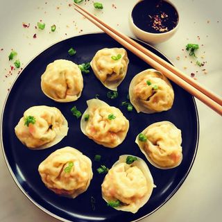 Steamed vegetarian dumplings