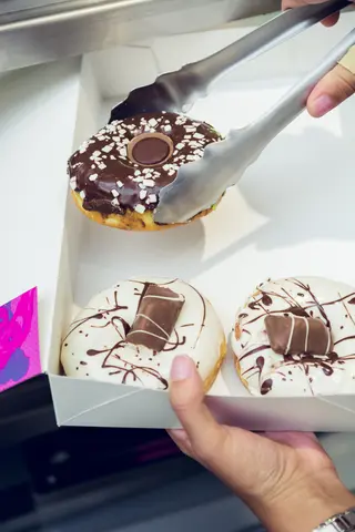 4 Donuts