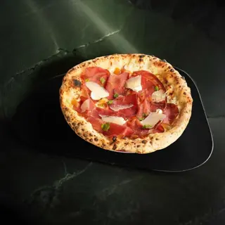 Pizza sa bresolom i breskvom
