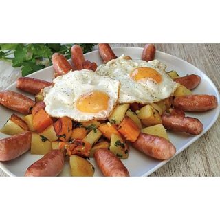 3 salchichas, 2 huevos y papas