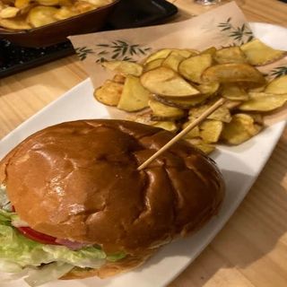 Hamburguesa T-Bone (180 G.) Con Patatas