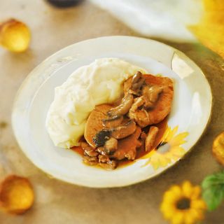 Escalop de porc cu ciuperci și garnitura de orez