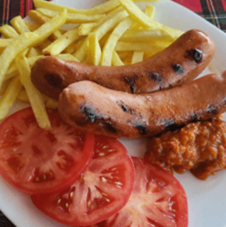 Печена наденица с гарнитура на деня