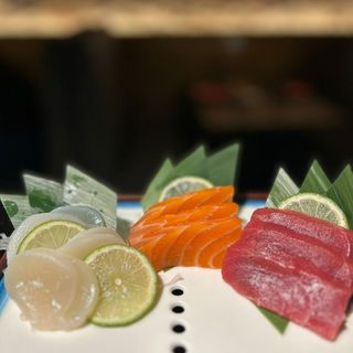 121. Sashimi Variado De 9P