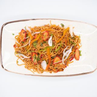 Kolkata Style Noodles Con Pollo