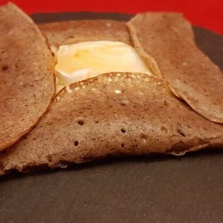Galette Omelette, Fromage, Accompagné de son Coleslaw Maison