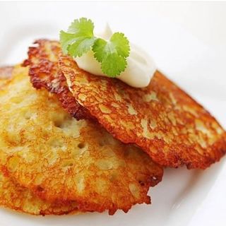 Draniki with sour cream 