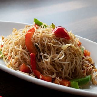 42. Fideos de arroz fritos