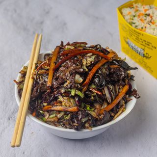 Teletina sa povrćem, bambusom i kineskim pečurkama