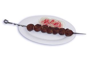 Мясной рулет / Қойдың құйрық майы қосылған сиыр етінен рулет