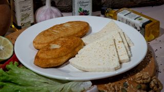 მჭადი და ყველი  მჭადი 2 ც ყველი 2 ნაჭ