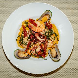 Tagliatelle cu fructe de mare