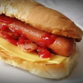 SALCHICHA CON QUESO