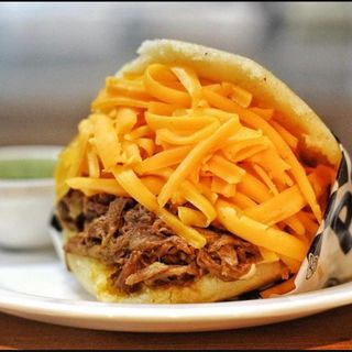 Arepa con cheddar
