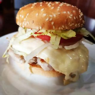 Hamburguesa Mixta Con Huevo Y Queso ( Ternera y Cerdo ) 