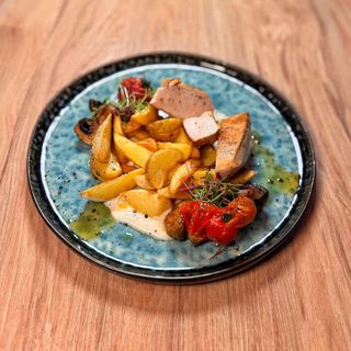 Ніжне куряче філе з соусом дор-блю (280г)