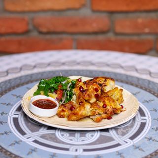 ქათმის მწვადი პომიდვრის საწებელით