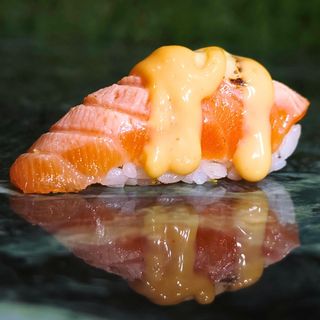 Nigiri salmone