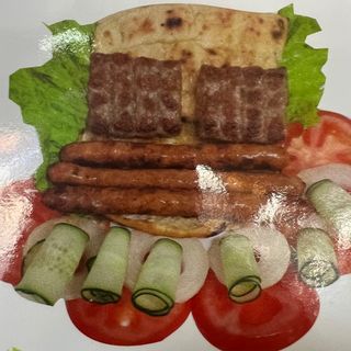 Kombinacija banjalučki ćevapi, kobasice