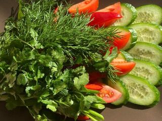 Тарілка свіжих овочів та зелені (350g)