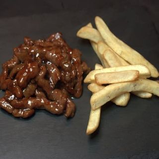 Ternera Con Patatas Fritas
