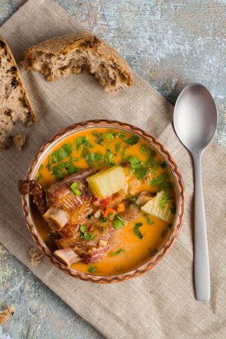 Ciorba taraneasca cu afumatura