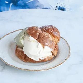 Brioche Siciliana con 2 palline gelato