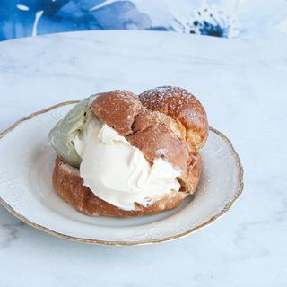 Brioche Siciliana con 2 palline gelato