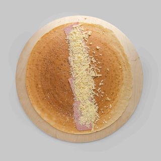 Солена палачинка с шунка, кашкавал и сирене (300г)