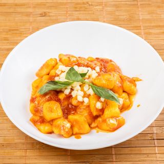 Gnocchi De Patatas Con Salsa De Tomate Y Mozzarella