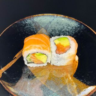 Salmón uramaki