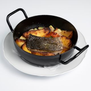 Hama u teći s krumpirom i pečenim povrćem