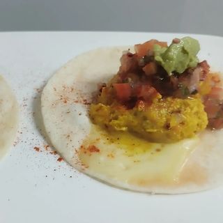 2 Tacos tex mex de Pollo al Curry y Piña