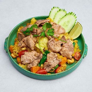 Kluseczki stir fry Pad udon z curry i mlekiem kokosowym z krewetki