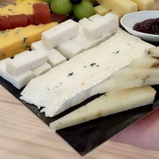 Media tabla de quesucos