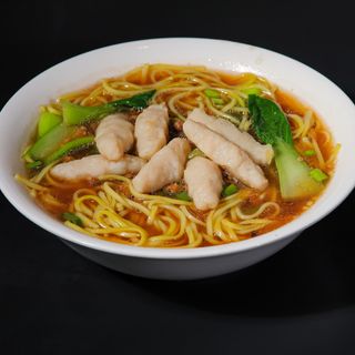 Spaghetti in brodo con polpette di pesce