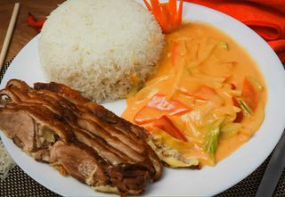 Rață cu sos Curry și orez