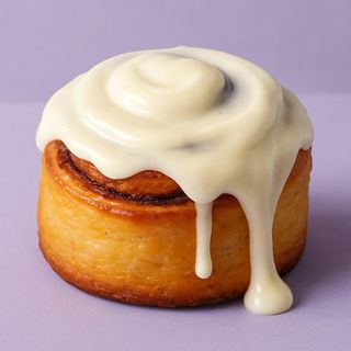 Glazed cinnamon roll 130 g
